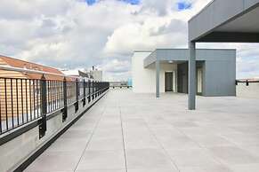 Cool Studio Apartment w Private Terrace - 219