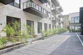 Cool Studio Apartment w Private Terrace - 219