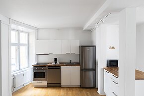 Charming City Apartment w 2-bedrooms