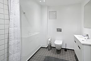 Cool 1-bed With Private Terrace