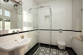 Comfort Art by Grand Apartments