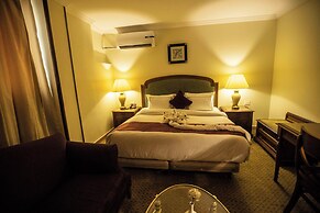 Pyramids Tower Inn