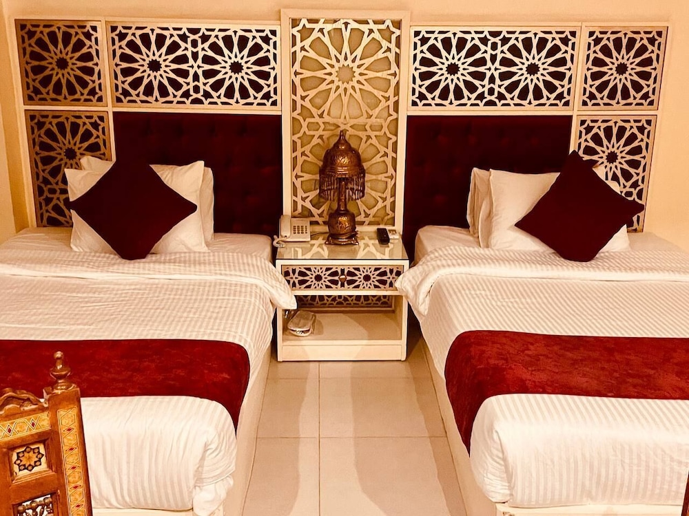 Pyramids Tower Inn