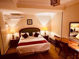 Pyramids Tower Inn