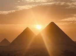 Pyramids Tower Inn