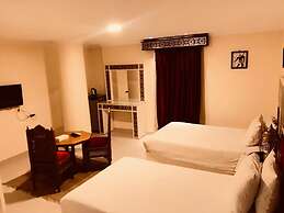 Pyramids Tower Inn