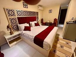 Pyramids Tower Inn