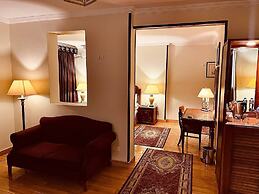 Pyramids Tower Inn
