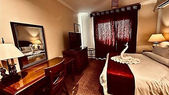 Pyramids Tower Inn