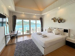 Moonlight Panorama Ocean Villas by RESAVA