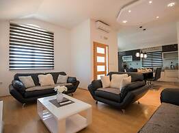 Villa Mia 2