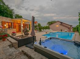 Villa Mia 2