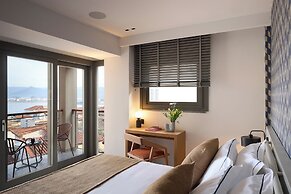 Naus Hotel