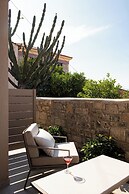 Naus Hotel