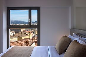 Naus Hotel