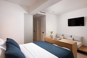 Naus Hotel