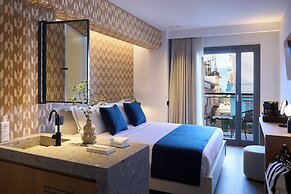 Naus Hotel