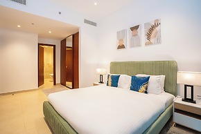 HomesGetaway- 1BR Apt in Marina Gate1