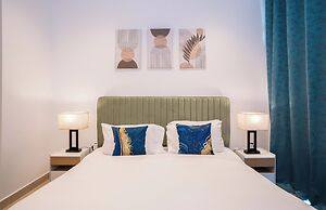 HomesGetaway- 1BR Apt in Marina Gate1