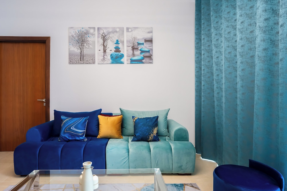HomesGetaway- 1BR Apt in Marina Gate1