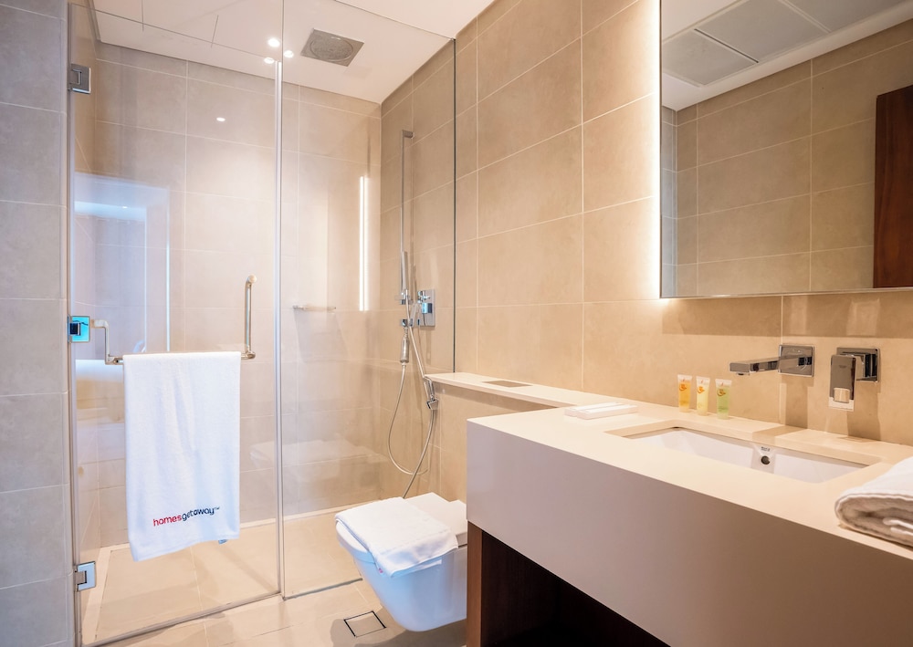 HomesGetaway- 1BR Apt in Marina Gate1