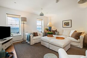 Nash House - Seafront With Parking Close to Town