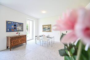 Luxury Central Suite Garden in Lugano