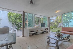 Lakeside Retreat Spacious Family Villa