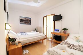 HOTEL MAE'