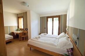 HOTEL MAE'