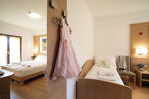 HOTEL MAE'