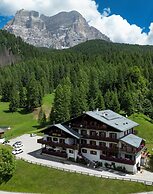 HOTEL MAE'
