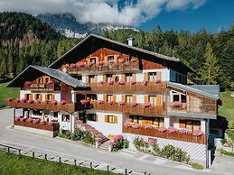 HOTEL MAE'