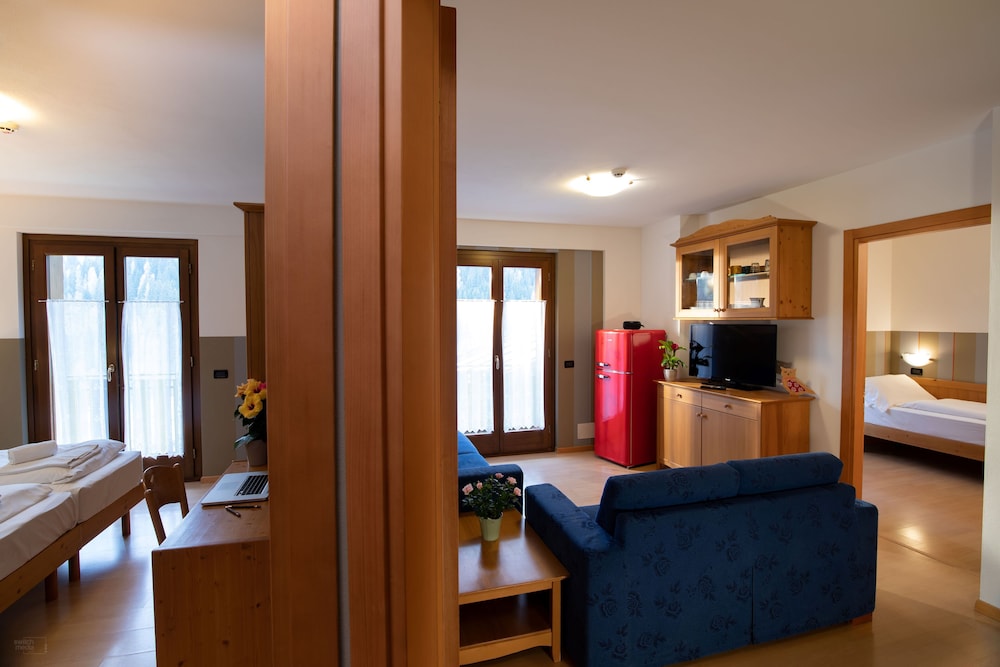 HOTEL MAE'
