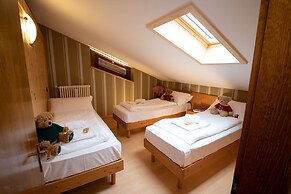 HOTEL MAE'