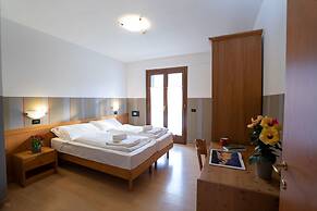 HOTEL MAE'