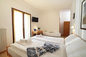 HOTEL MAE'