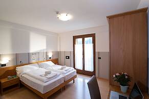 HOTEL MAE'