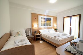 HOTEL MAE'