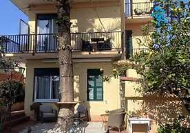 Lora Hotel
