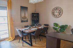 Urban Oasis Stylish Apt in Piraeus Centr