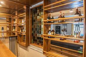 Urban Oasis Stylish Apt in Piraeus Centr
