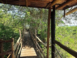 Hornbill Bush Lodge