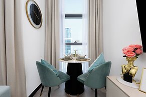 Waves - Sophisticated Studio Living in Business Bay, Dubai