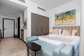 Waves - Sophisticated Studio Living in Business Bay, Dubai