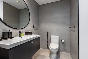 Waves - Sophisticated Studio Living in Business Bay, Dubai
