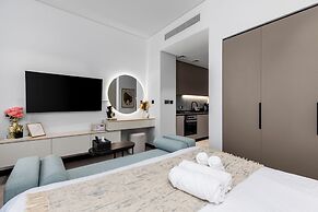 Waves - Sophisticated Studio Living in Business Bay, Dubai