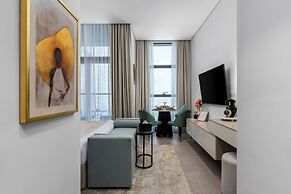 Waves - Sophisticated Studio Living in Business Bay, Dubai