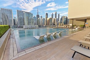 Waves - Sophisticated Studio Living in Business Bay, Dubai