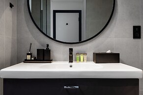 Waves - Sophisticated Studio Living in Business Bay, Dubai